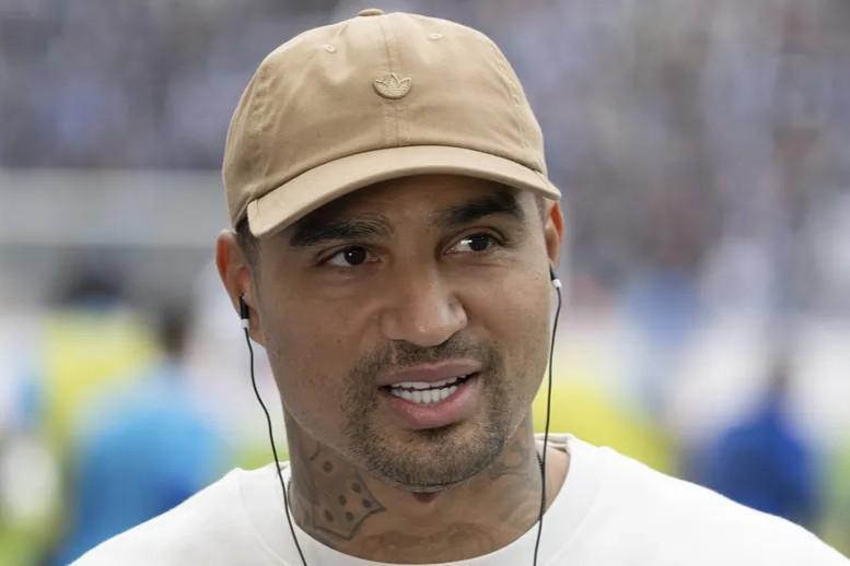 五大联赛直播-大博阿滕:加盟巴萨需要梅西点头同意;更推崇C罗为孩子的榜样